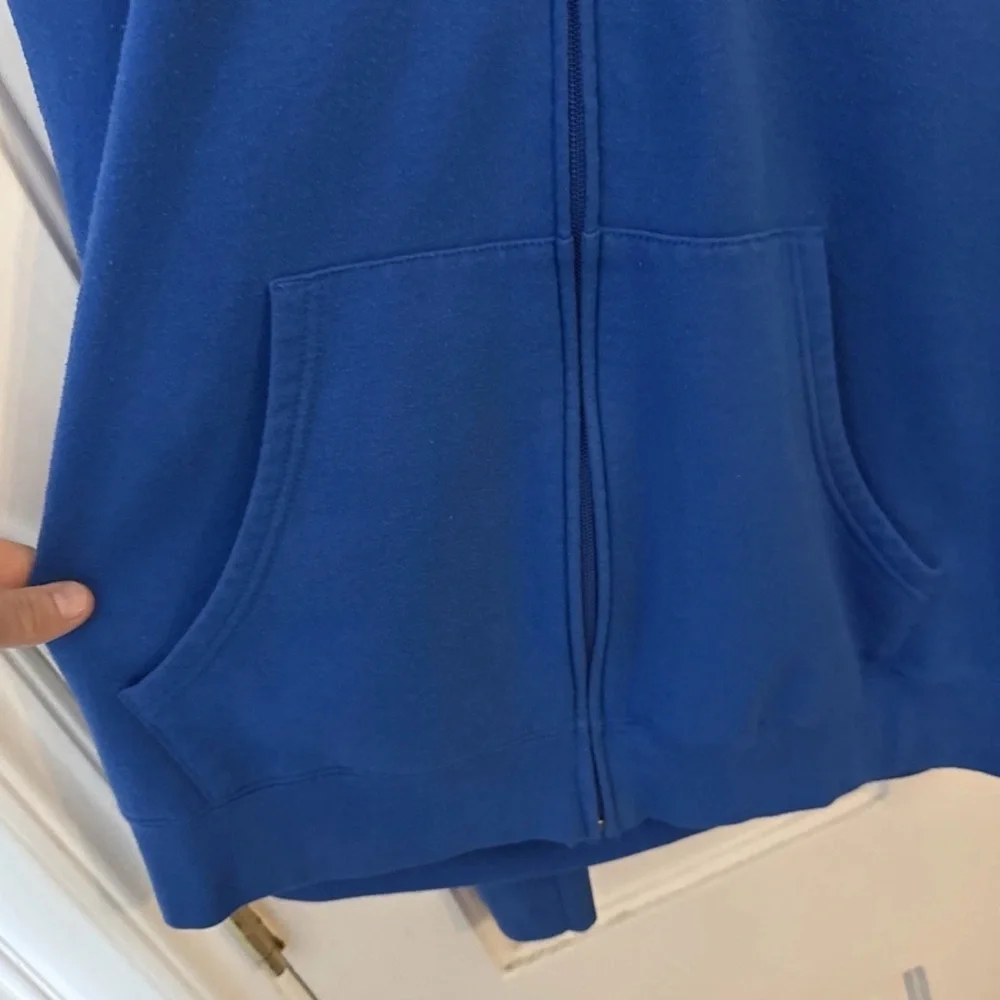 UK zip Up Hoodie Size L NCAA Distressed Logo. Excellent Condition